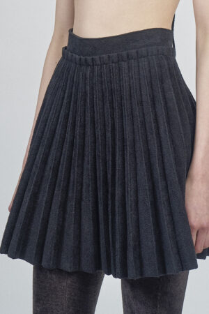 CHENILLE HIGH WAISTED PLEATED SKIRT | BLACK
